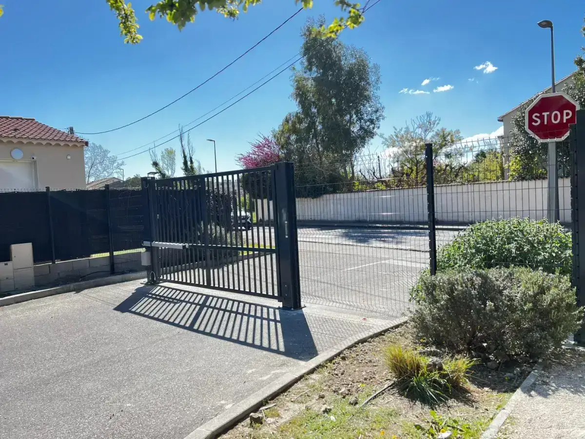 Fermeture de copropriété à Carpentras – Portail industriel motorisé - Image 4