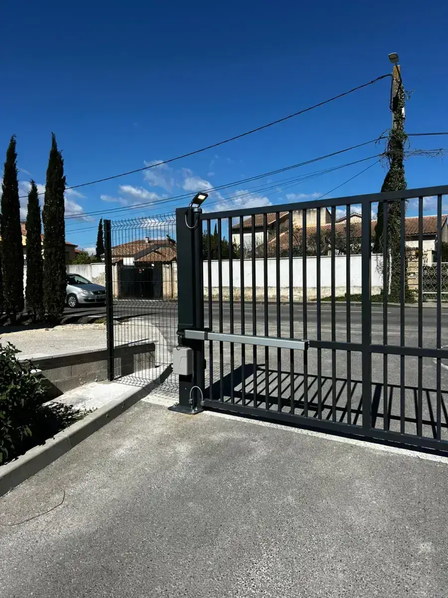Fermeture de copropriété à Carpentras – Portail industriel motorisé - Image 3